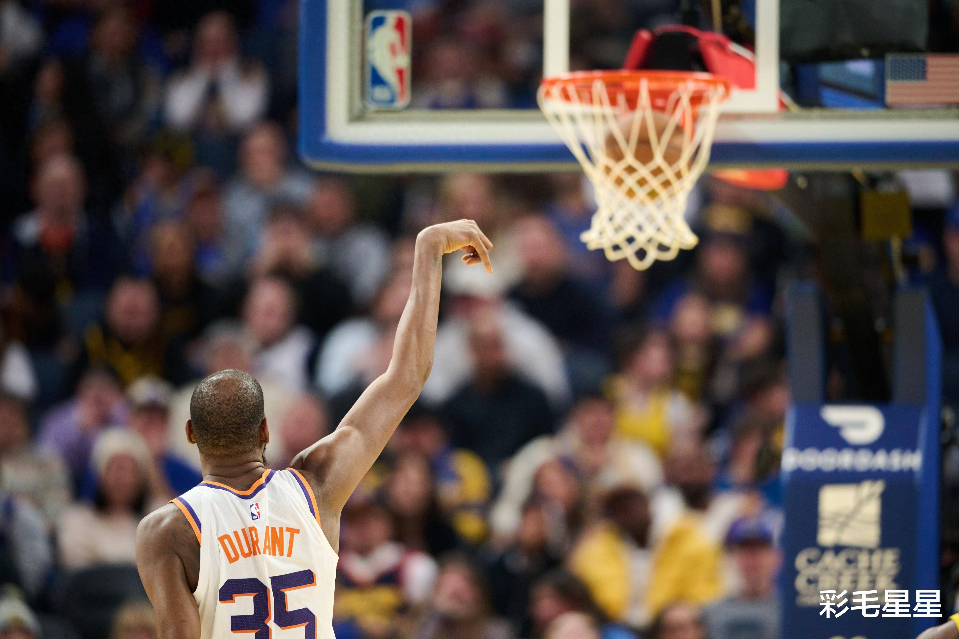 AYX爱游戏中国-杜兰特连续十二场比赛得分超过最后时刻胜出，MAD不断突破！